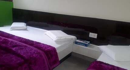 Hotel Moon Sky Room Type - Deluxe Three Bed  AC