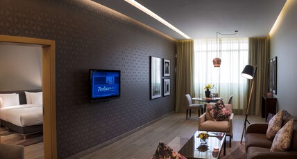 Radisson Blu Hotel, Beirut Verdun Room Type - Suite - Lounge Access
