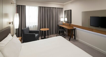 Crowne Plaza Stratford-upon-Avon Room Type - 1 Super King Premium Stratford View Lounge Access Crowne Plaza Stratford-upon-Avon Room Type - 1 Super King Premium Stratford View Lounge Access