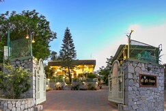 Hari Niwas - A Boutique Garden Resort