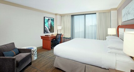 DoubleTree by Hilton Hotel Miami Airport & Convention Center Room Type - 1 KING W  1-PERSON SOFABED