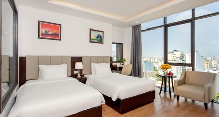 Golden Line Danang Hotel Room Type - Deluxe Twin Room with Bathtub and City View