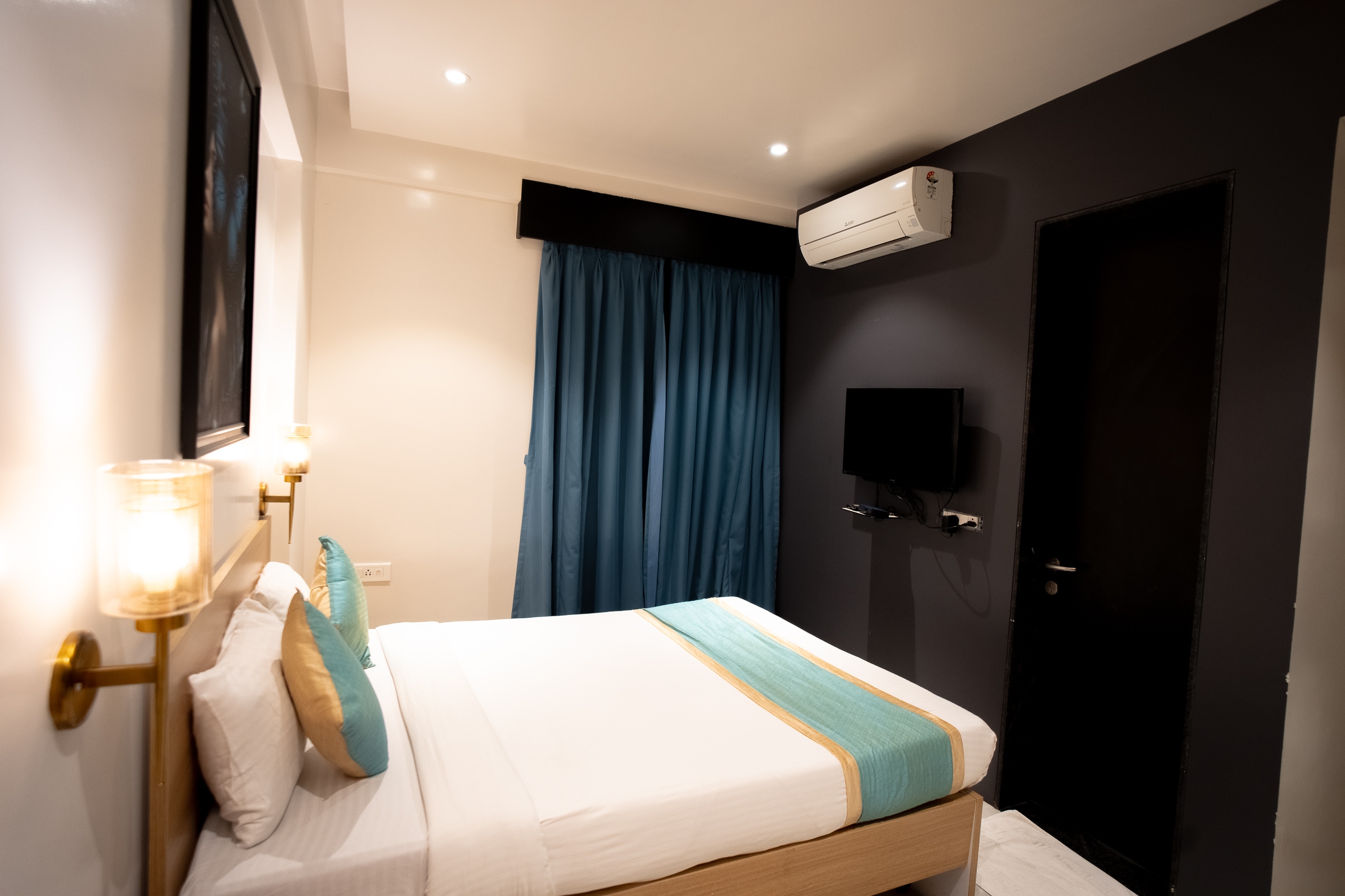 Everest Inn Chakan - Tap to explore photos