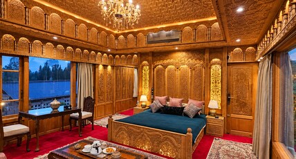 Harmukh Houseboat by Stay Pattern Room Type - Luxury Heritage Suite with Private Deck
