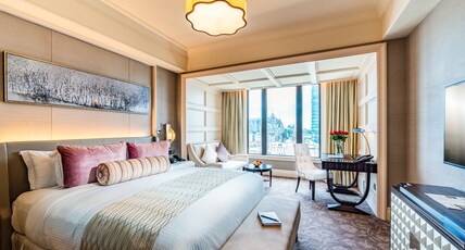 Caravelle Saigon Room Type - Signature King