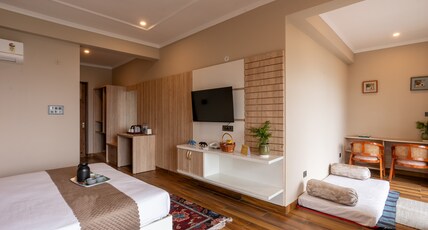 Yecha House - Mountain & Lake View Retreat, Bhimtal Room Type - Lake and Mountain view Super Deluxe Room with Balcony Yecha House - Mountain & Lake View Retreat, Bhimtal Room Type - Lake and Mountain view Super Deluxe Room with Balcony