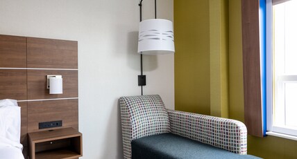 Holiday Inn Express Lethbridge Southeast Room Type - 1 King Standard Mobility Accessible Roll In Shower Holiday Inn Express Lethbridge Southeast Room Type - 1 King Standard Mobility Accessible Roll In Shower