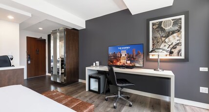 The Godfrey Hotel Chicago Room Type - Accessible King Room