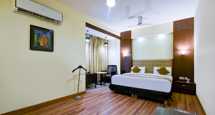 The Pamposh - Nehru Place Room Type - Classic Club Room With Fruit Basket.