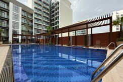 Westview Garden Spacious Balcony Room with Pool Gym Access in JVC