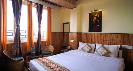 Hotel Hill Queen Room Type - PREMIUM MOUNTAIN VIEW