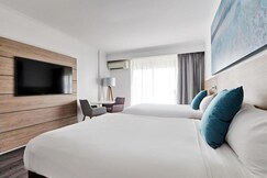 Novotel Cairns Oasis Resort