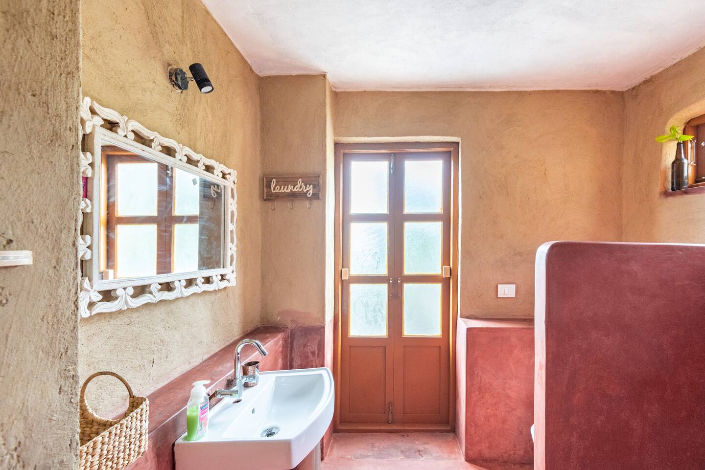 Muddytales - Your cob home - Tap to explore photos