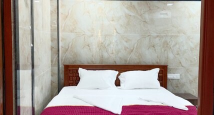 SM RESIDENCY Room Type - LUXURY ROOM