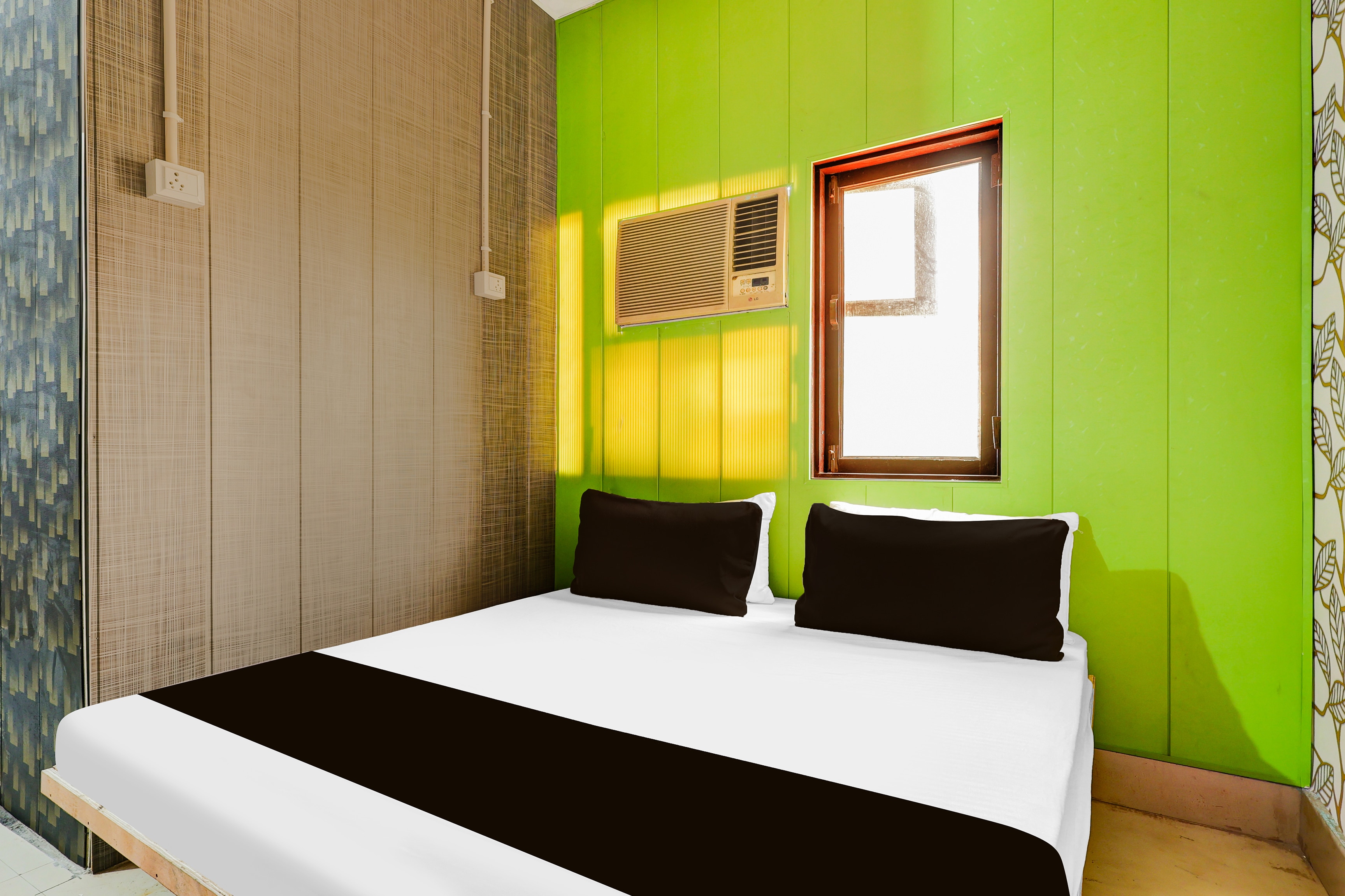 Hotel O by OYO Shotel - Tap to explore photos