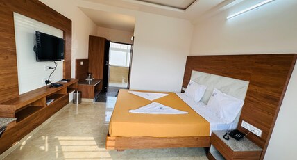 SLN Pride Room Type - Deluxe Non-Ac Room