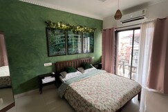 Monet's Art Studio 1KM from Beach Pool