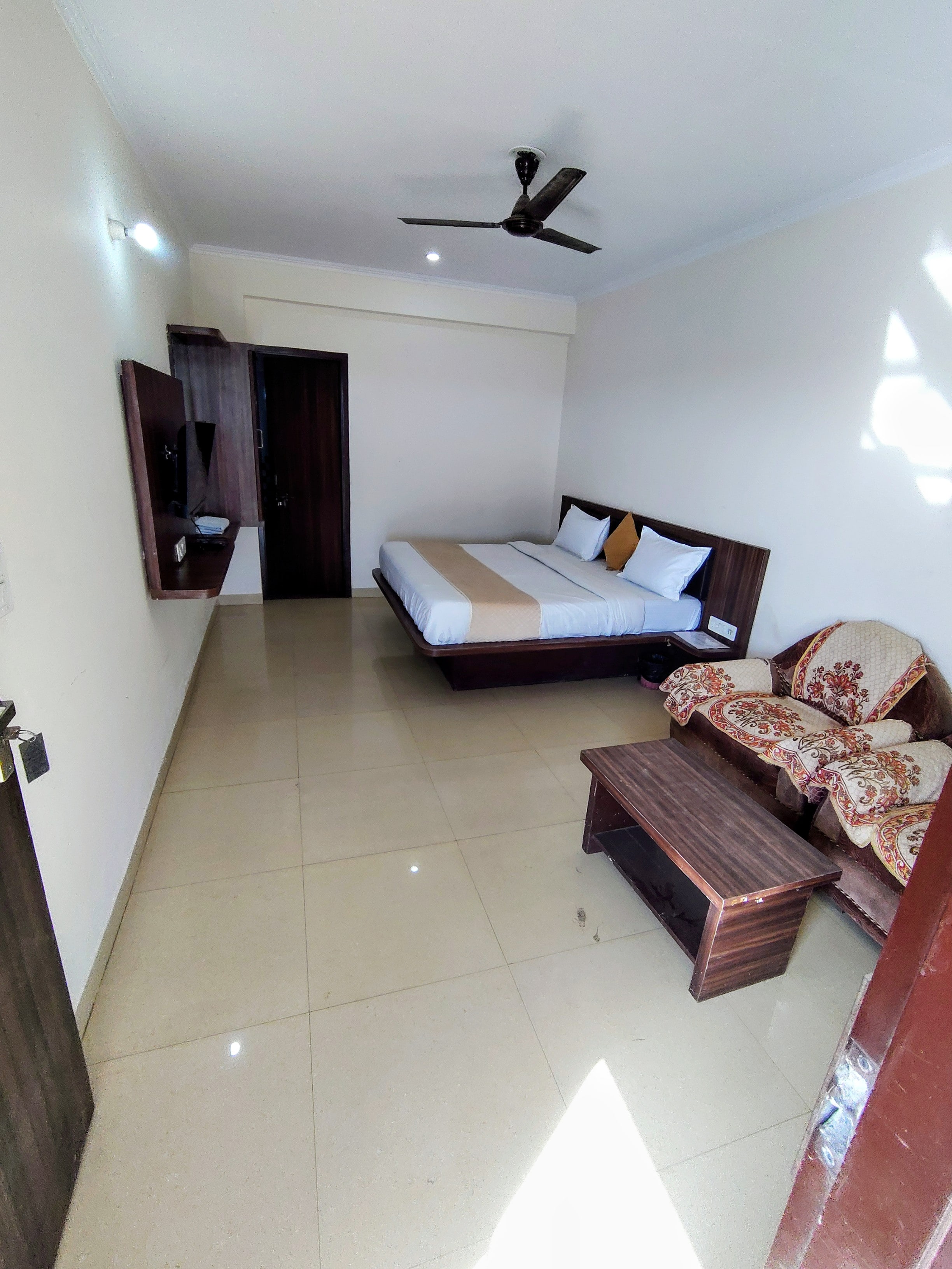 Experia- A boutique hotel. - Tap to explore photos