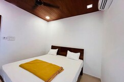 OYO 821424 Sai Inn Lodging