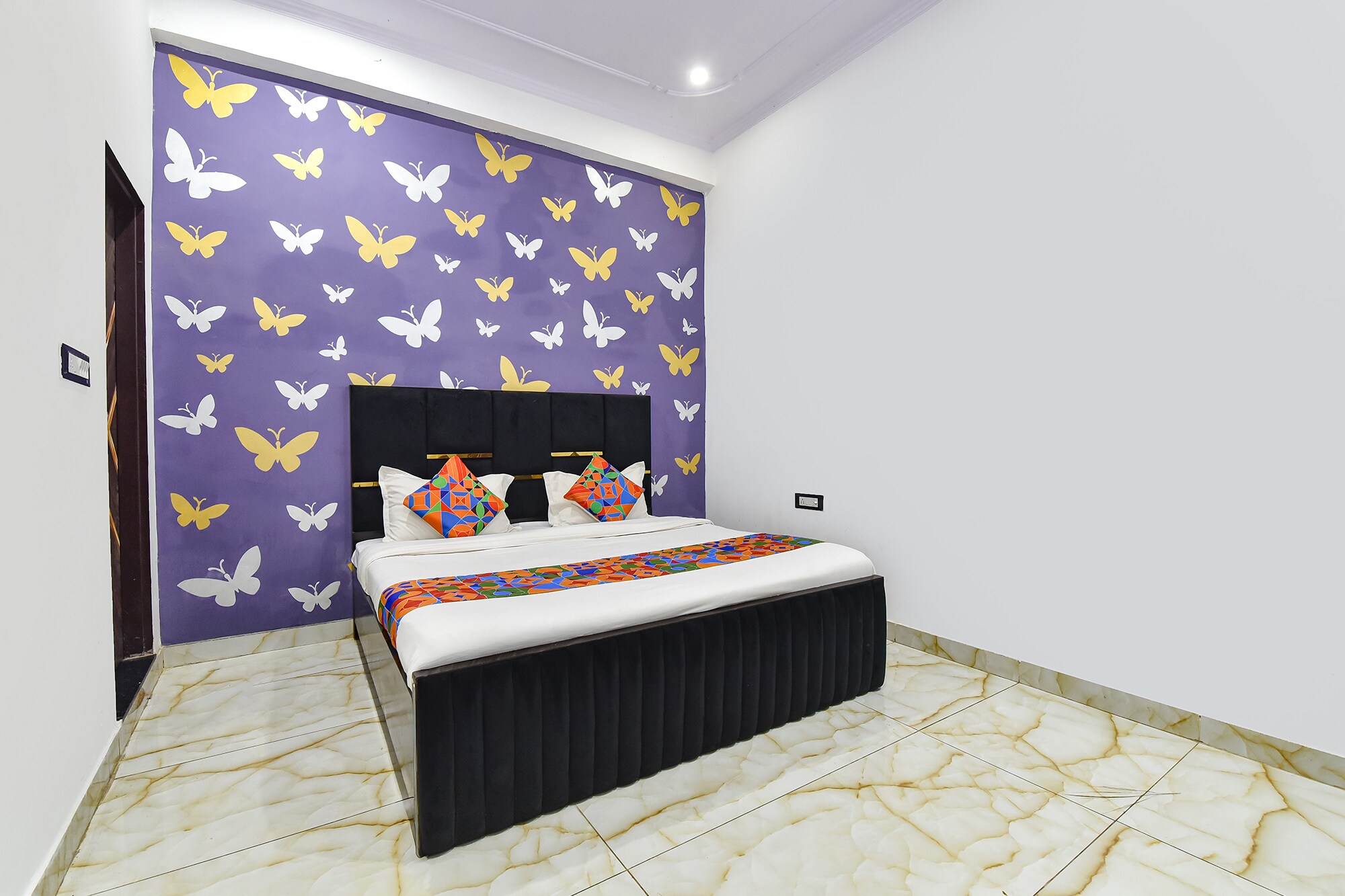 FabHotel Shanvi - Tap to explore photos