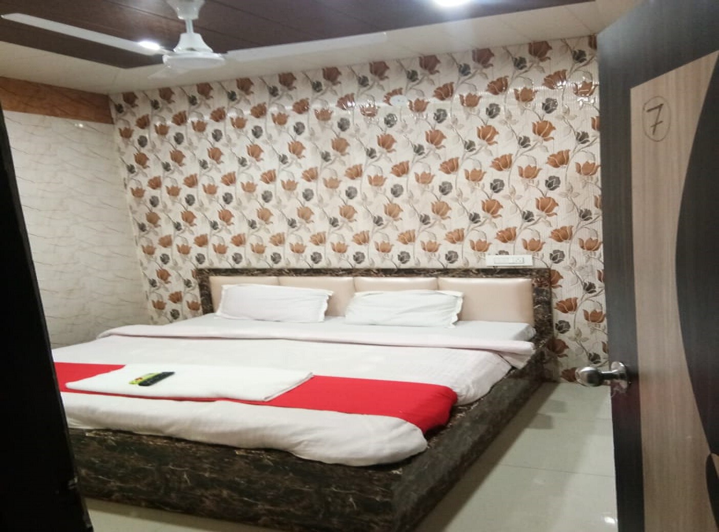 Hotel A.V. - Tap to explore photos