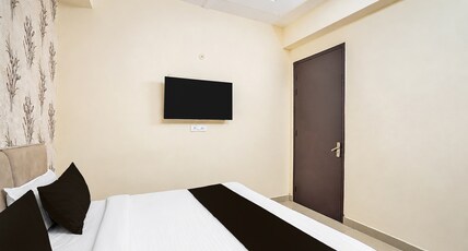 Hotel O Sector 51 Metro Station Noida Formerly Dream House Room Type - Classic