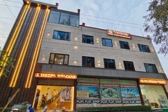 Hotel Brij Vas - Near Prem Manidr