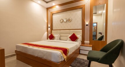 Hotel Priyadarsini Room Type - Deluxe Double
