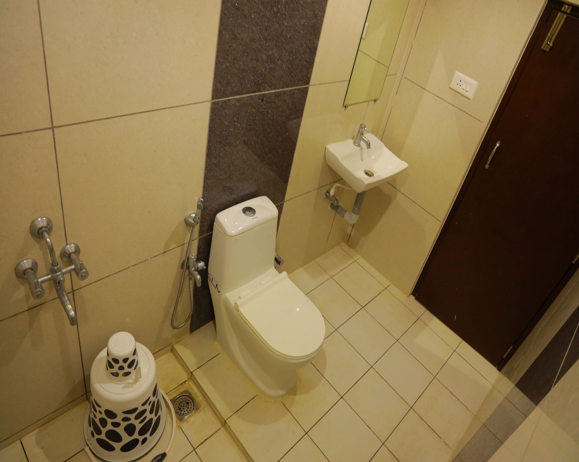 KPN KARTHI RESIDENCY - Tap to explore photos