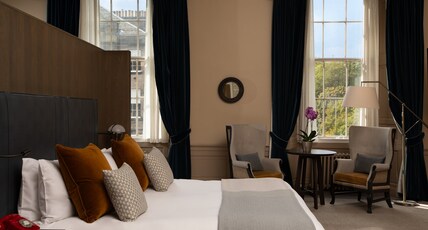 Kimpton CHARLOTTE SQUARE Room Type - 1 Bedroom Suite Charlotte Square View