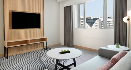 Crowne Plaza Dubai Jumeirah Room Type - 1 King Junior Suite Crowne Plaza Dubai Jumeirah Room Type - 1 King Junior Suite
