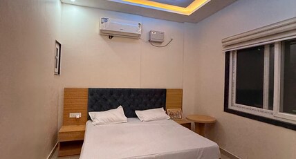 Laxmi Seva Sadan Laxmi Hotel Room Type - Super Deluxe Room