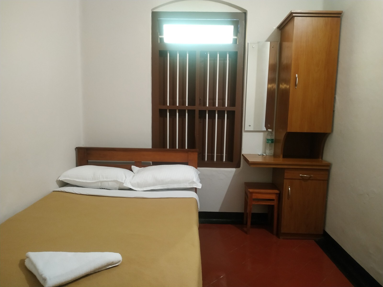 Brezze Bay Home Stay - Tap to explore photos