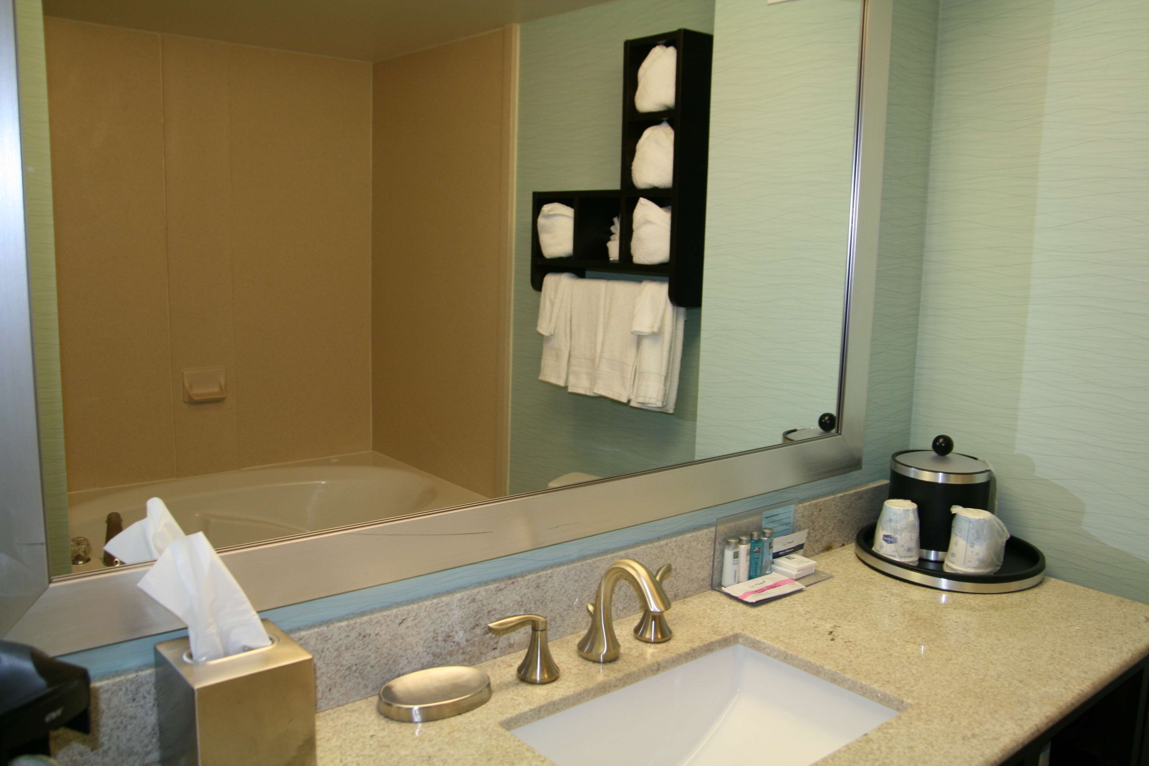 Hampton Inn Shreveport Airport - Tap to explore photos