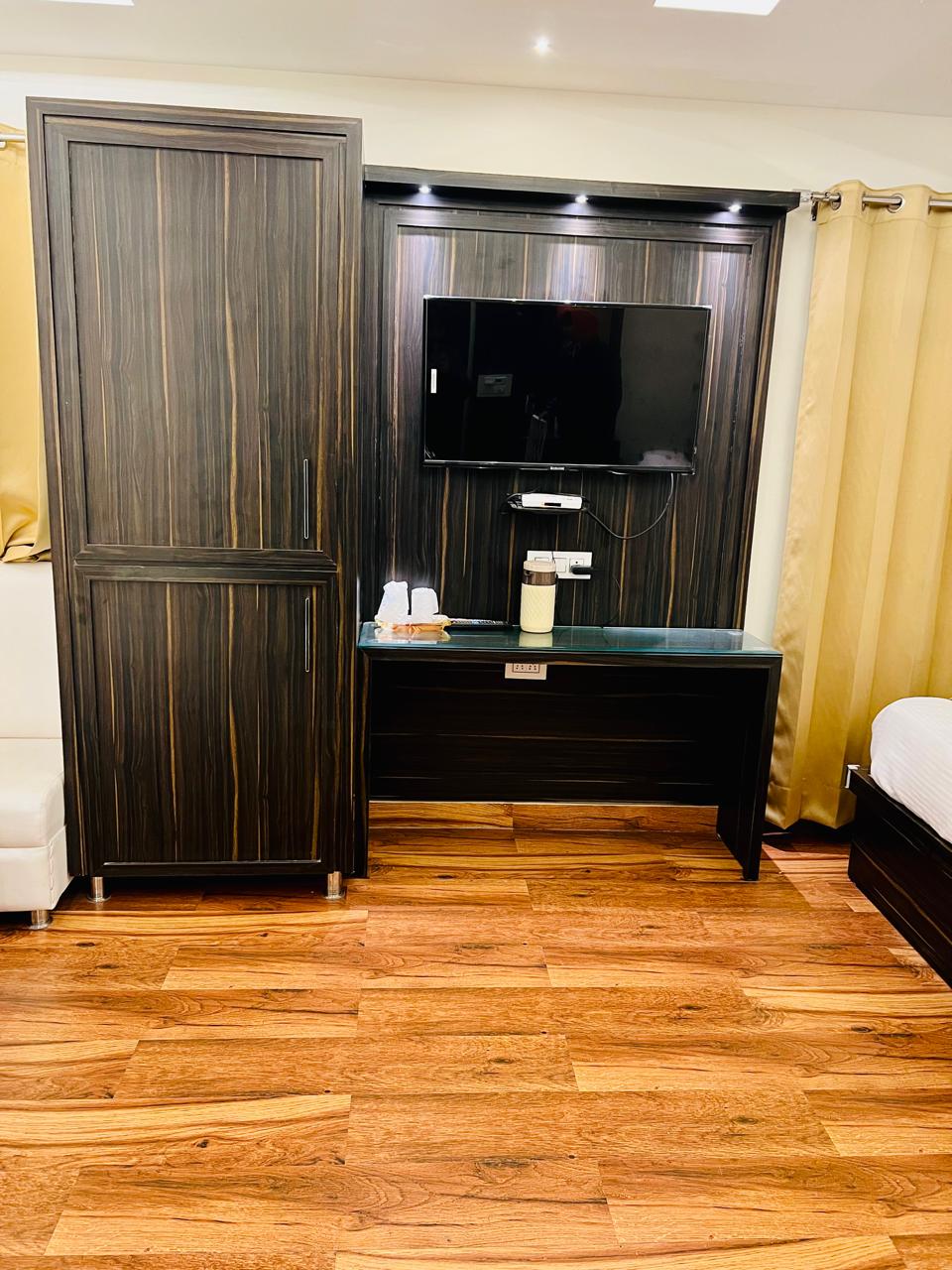 Hotel Kabir Residency | 4 Min Walk to Golden Temple - Tap to explore photos