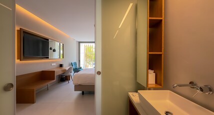 Radisson Beach Resort Larnaca Room Type - Garden Room - Balcony amp; Pool View