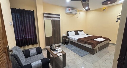 HOTEL JK RESIDENCY Room Type - DELUXE ROOM