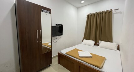 Le Mer Suites, Kakkanad Room Type - Standard Double Room With Fan