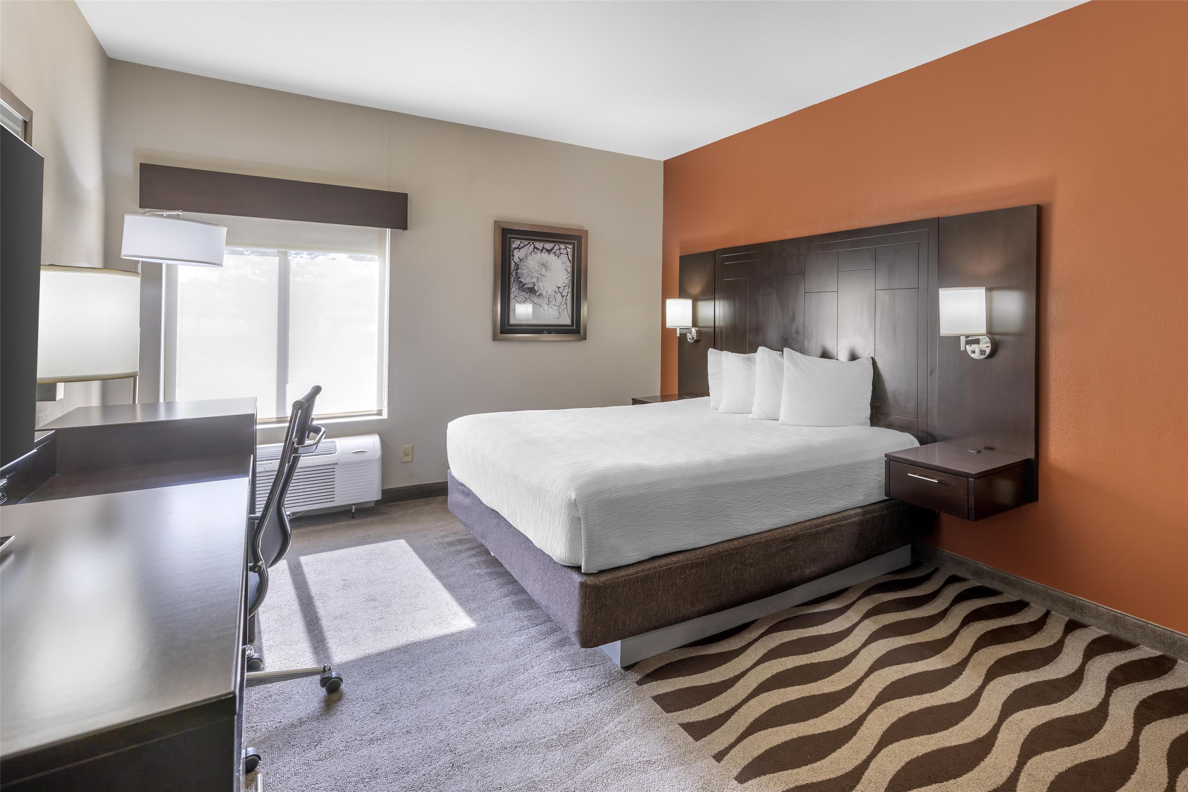 Best Western Plus Lee's Summit Hotel & Suites - Tap to explore photos