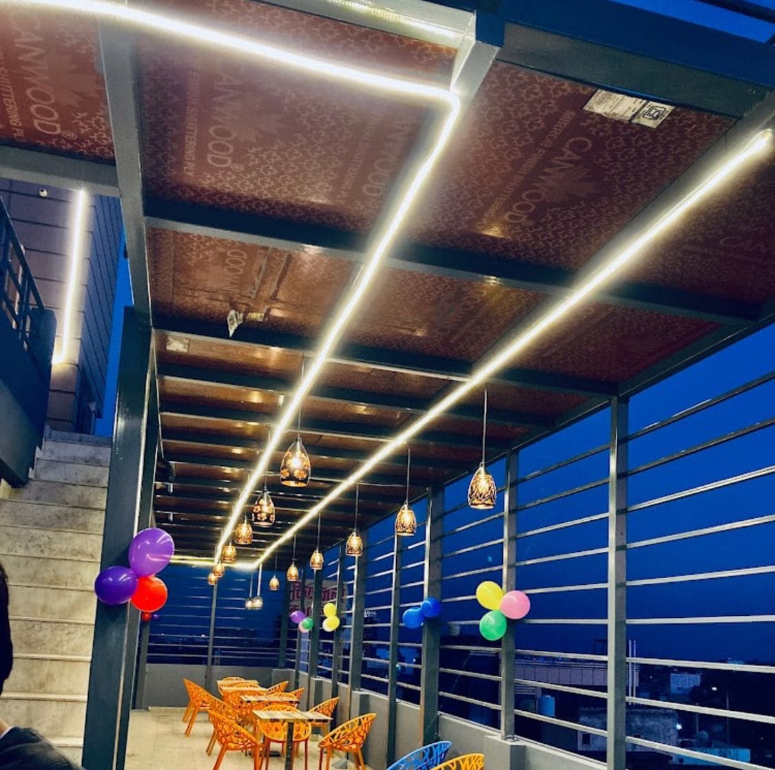 THE ROYAL HOTEL - Tap to explore photos