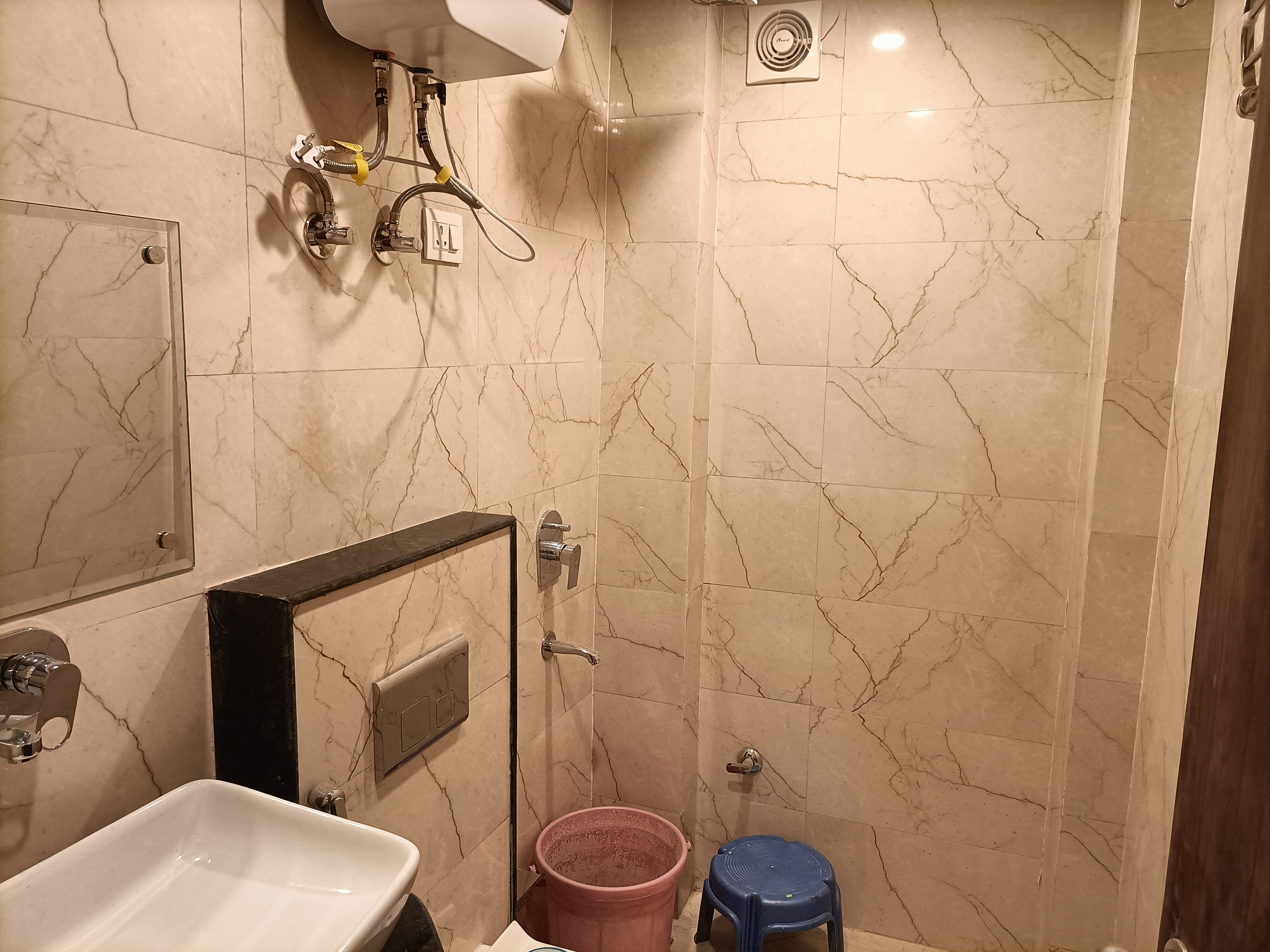 Hotel Aerotech Near Delhi Airport - Tap to explore photos