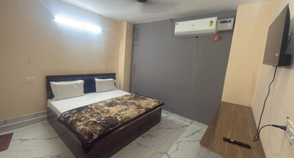 Park's Hotel Room Type - ROOM NO- 104 (AC ROOM)