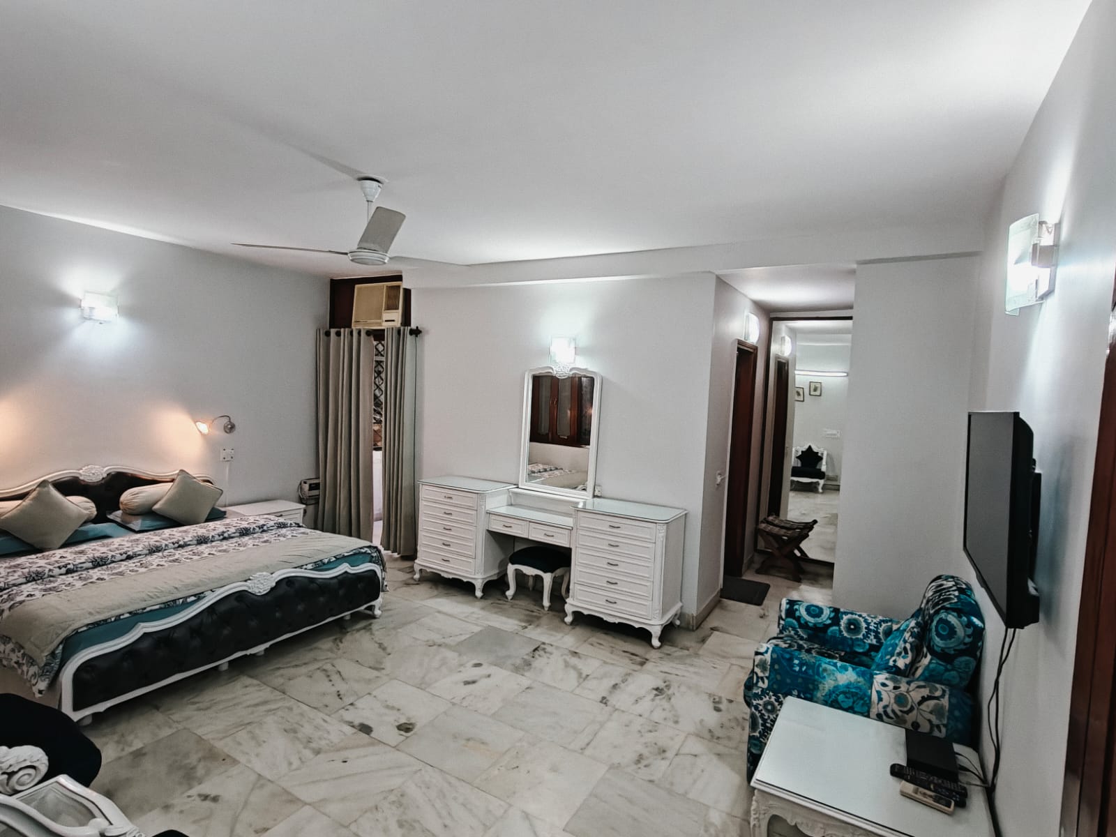 Harmony Suites 4 BHK private apartment in GK2 - Tap to explore photos
