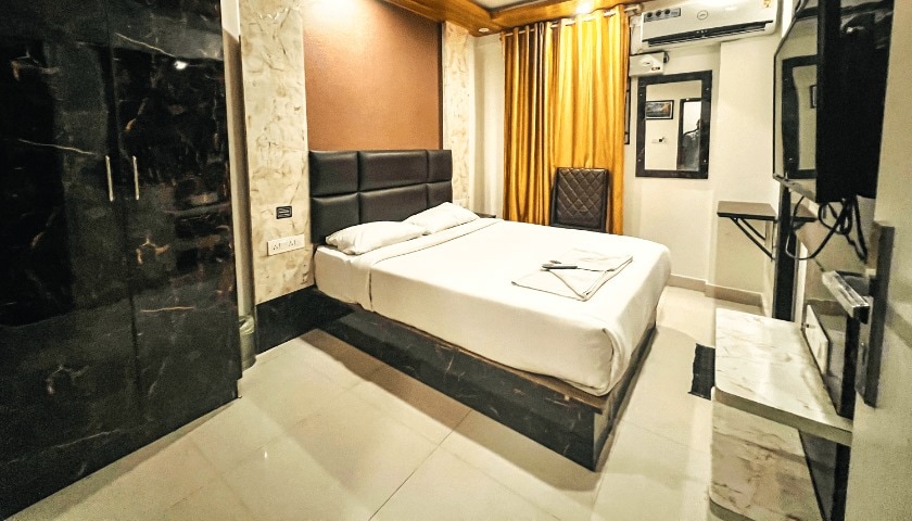 Mount City Park Hotel Madiwala - Tap to explore photos