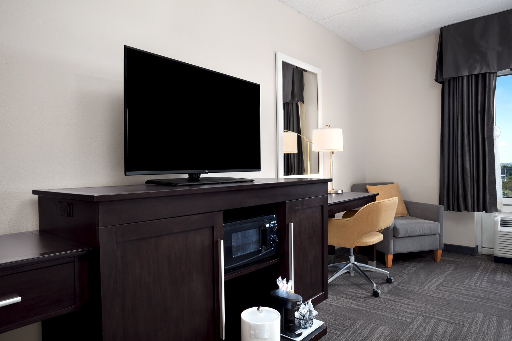 Hampton Inn by Hilton Hallandale Beach Aventura - Tap to explore photos