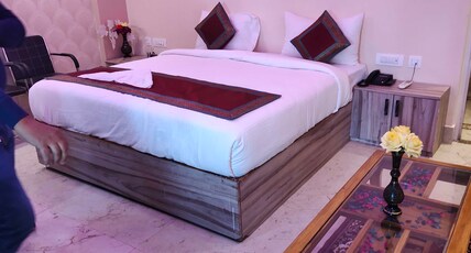 Super Hotel O 820943 Hotel The Vindh Room Type - Classic