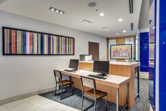 Holiday Inn Express and Suites Denton South