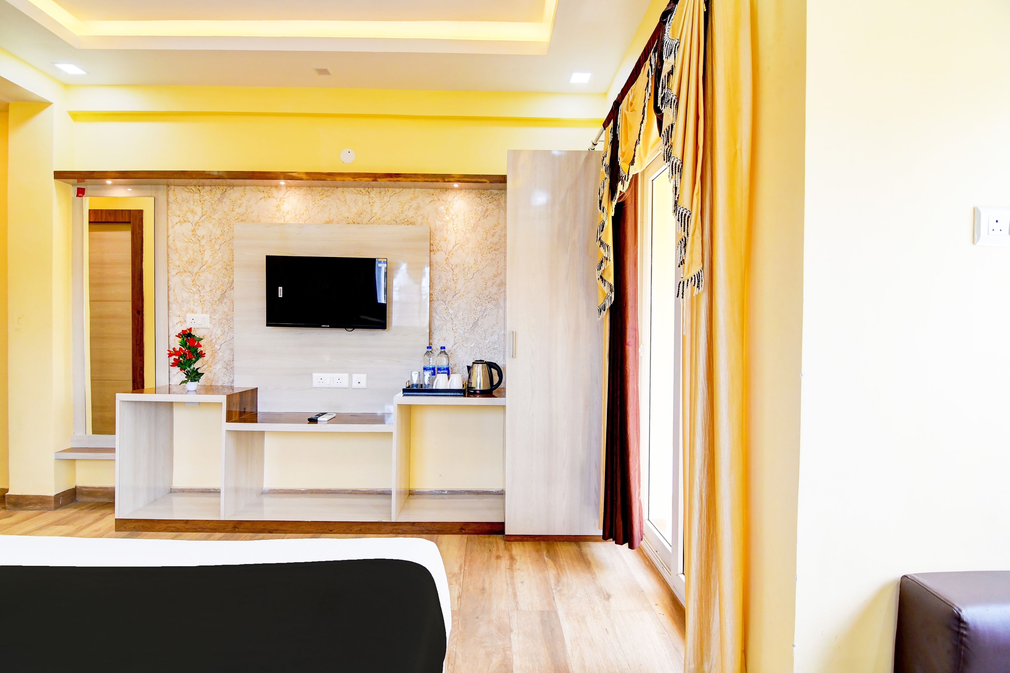 Super Townhouse Rosedale Formerly Reliance Guest House - Tap to explore photos