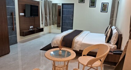 Umber Tree - A Nature Side Heaven Resort Room Type - Luxury King Bed Room with Garden View
