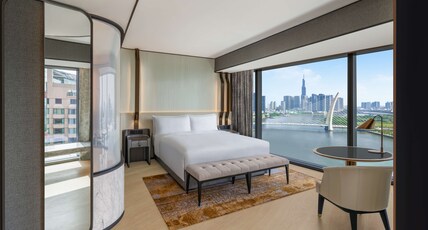 Hilton Saigon Room Type - KING DLX COR SUITE RIVERVW